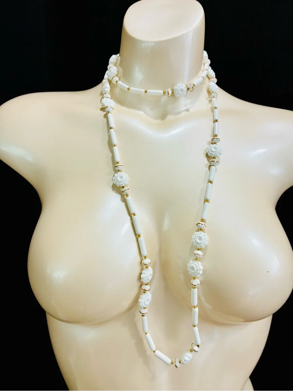 VTG Lucite Flapper Elegant White Beaded Long Easy Over The Head Necklace EUC